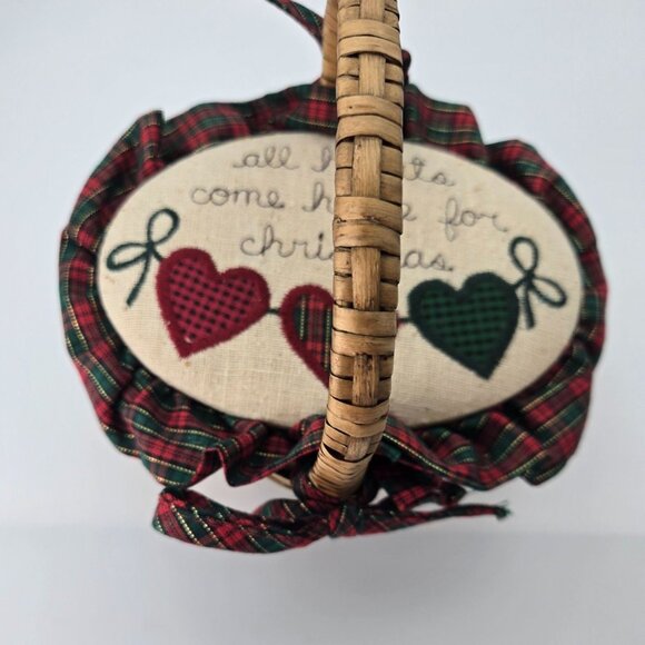 VTG Christmas Handwoven Hand Embroidered Wicker Basket Lidded Hearts*Read - Picture 4 of 12